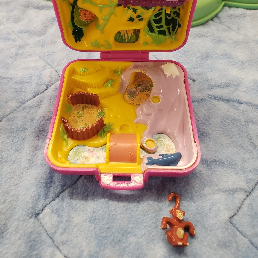 Bluebird Polly Pocket Vintage 1989 Wild Zoo World compact with moneky